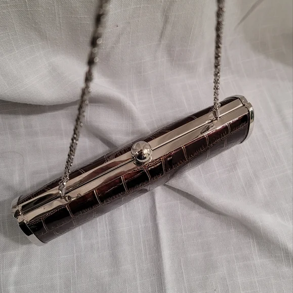 Elegant Crocodile Embossed Clutch with Chain handle - Picture 6 of 8